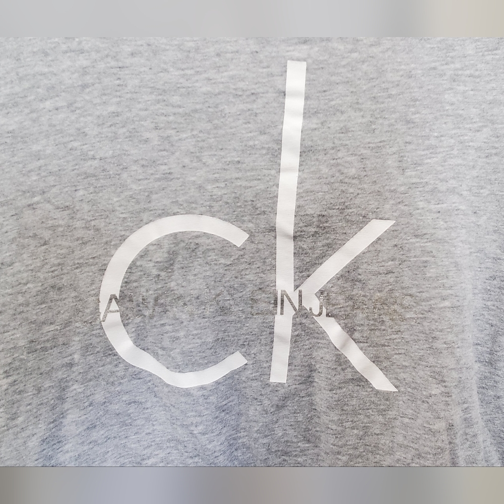 Calvin Klein Jeans Logo Heather Gray Oversized Boxy Crop Top - Picture 2 of 4
